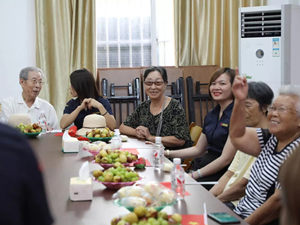 中庭裝飾集團(tuán)丨&ldquo;情暖中秋，將愛(ài)傳承&rdquo;&mdash;&mdash;走進(jìn)金浦社區(qū)慰問(wèn)高齡老人